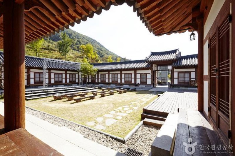 Chwirakwon (Association for Preservation of Pilbong Farmers Music of Imsil) [Korea Quality] (1/13)