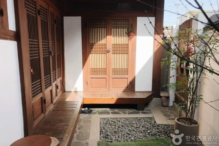 Roomin Bukchon [Korea Quality] / 루민북촌 [한국관광 품질인증]