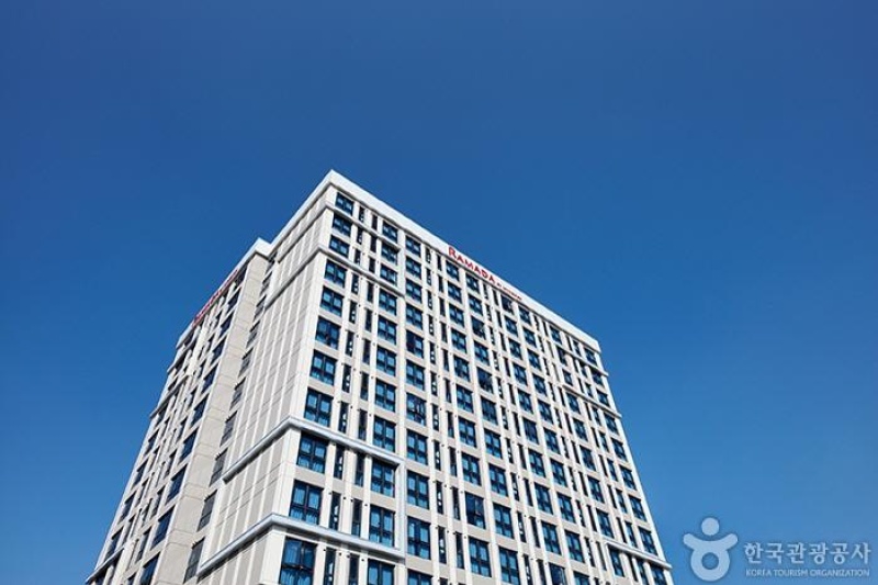 Ramada by Wyndham Gumi [Korea Quality] / 라마다 바이 윈덤 구미 호텔 [한국관광 품질인증] (1/10)