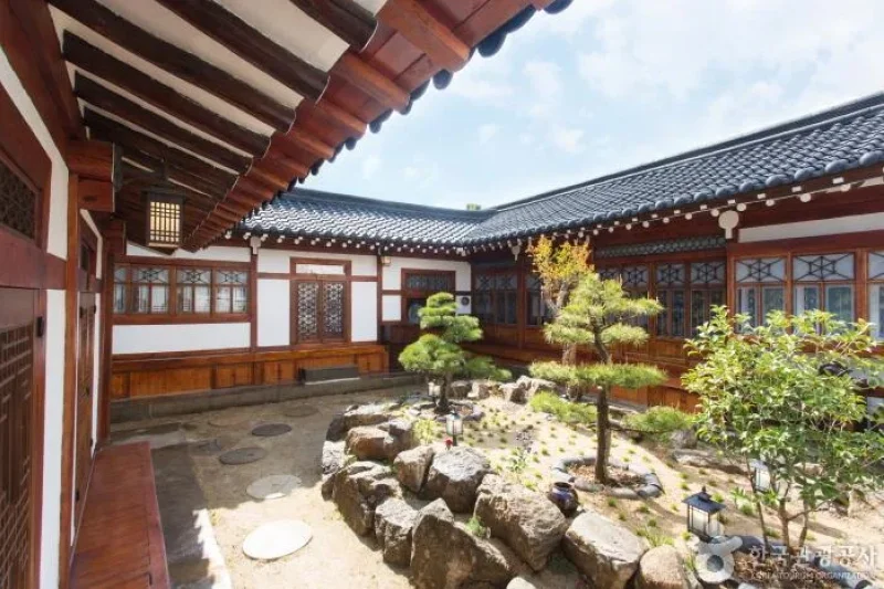 Hanok 1957 [Korea Quality] / 한옥1957 [한국관광 품질인증] (1/7)