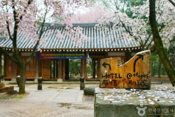 Jeong Gwan Ru