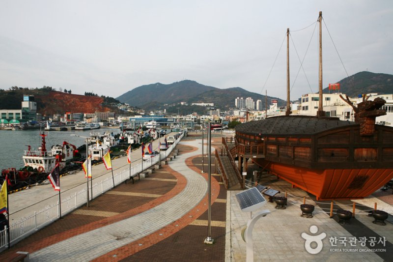 Yi Sunsin Plaza (이순신광장) (3/5)
