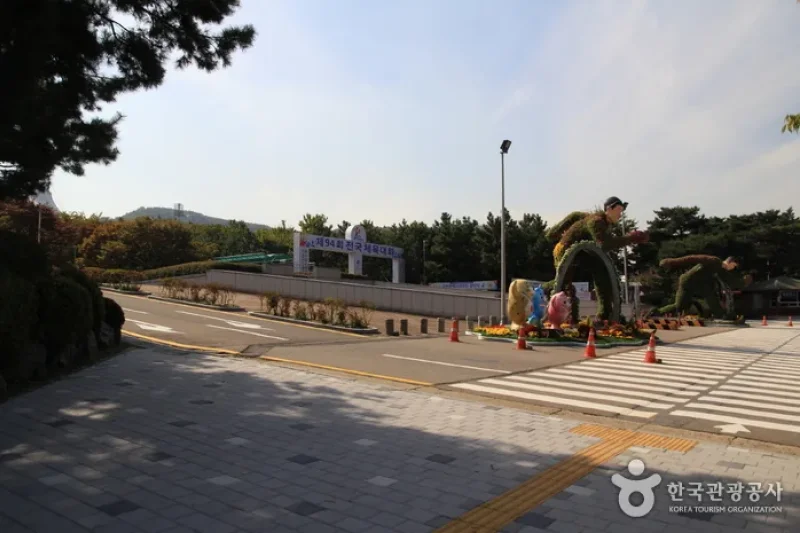 Incheon Munhak Sports Complex (Incheon Worldcup Stadium) (1/10)