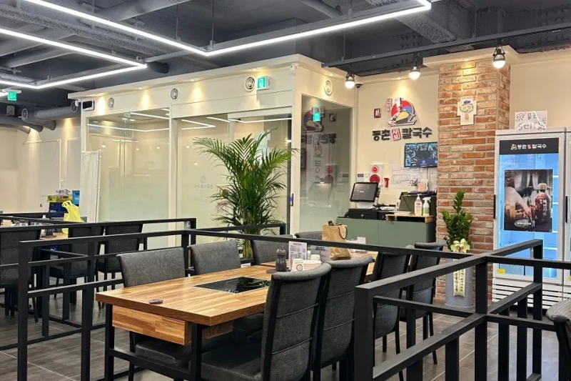 Deungchon Shabu Kalguksu Myeongdong Branch - Experience the Ultimate Culinary Delights in Myeongdong! (3/19)