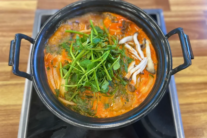 Deungchon Shabu Kalguksu Myeongdong Branch - Experience the Ultimate Culinary Delights in Myeongdong! (10/19)