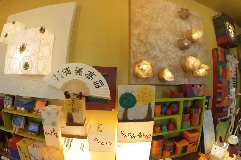 Incheon HANJISAENGGAK LeeDak Hanji Art Gallery &amp; Cafe (2/27)
