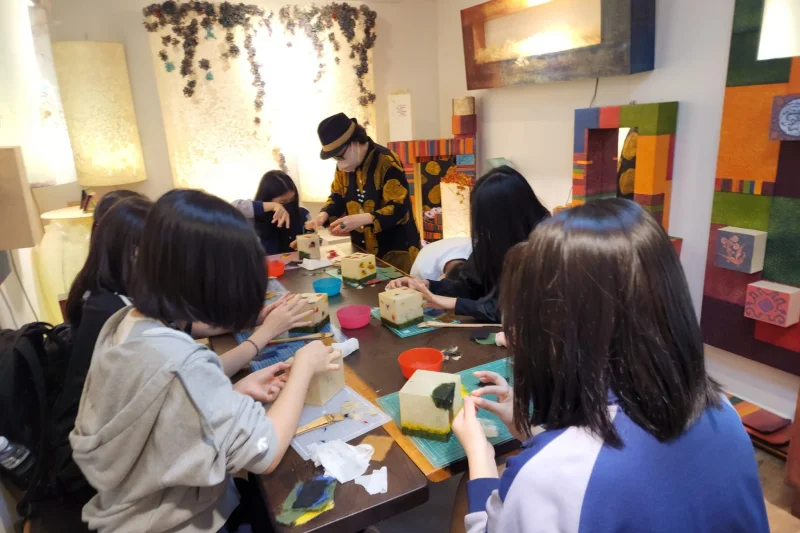Incheon HANJISAENGGAK LeeDak Hanji Art Gallery &amp; Cafe (19/27)