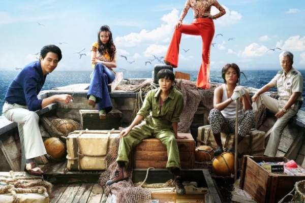 《Smugglers》 Dive into the gritty 1970s Korea where sea divers risk all for one chance at fortune!