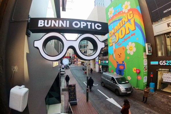 Bunni Studios Optical Myeongdong Main Branch & LENSTOWN CONTACTS Myeongdong Branch