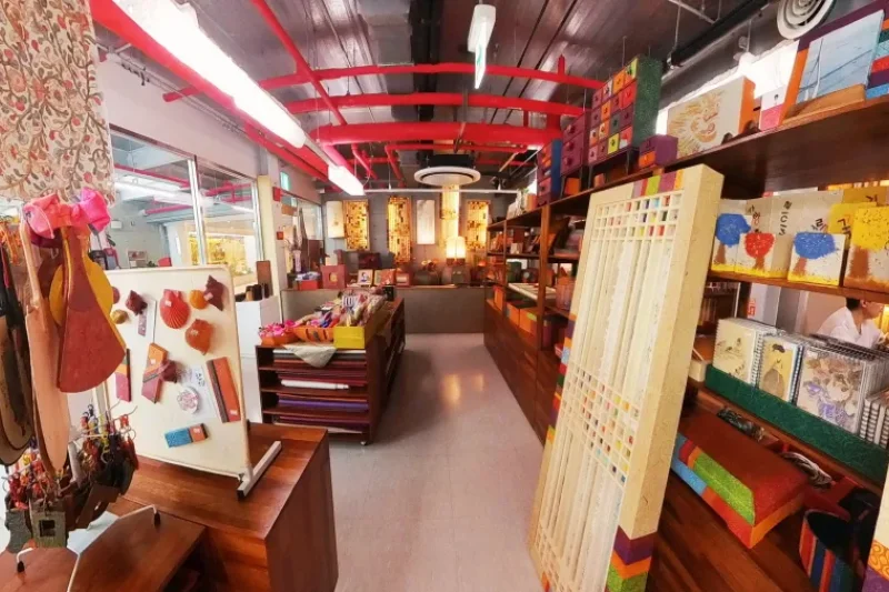 HANJISAENGGAK LeeDak Hanji Art Gallery - Incheon Sangsang Platform Branch (4/37)