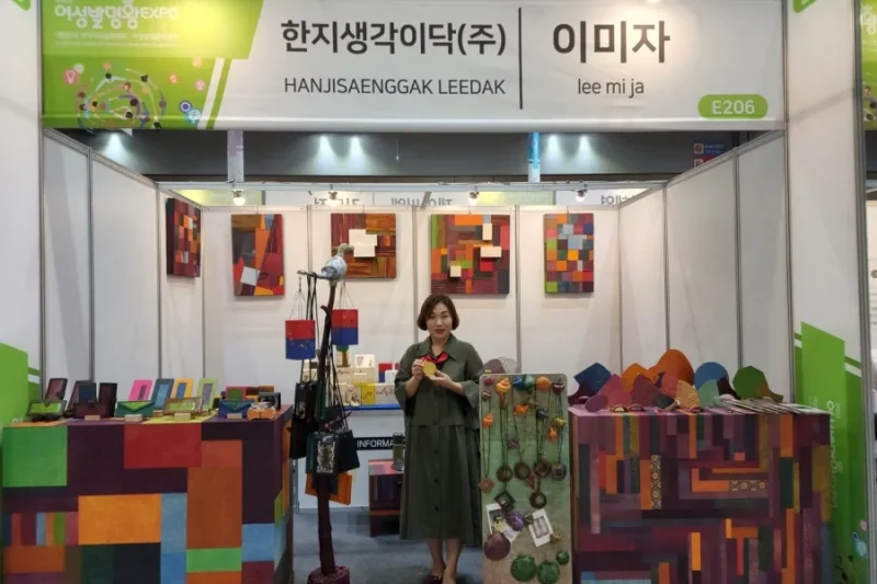 HANJISAENGGAK LeeDak Hanji Art Gallery - Incheon Sangsang Platform Branch (32/37)
