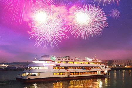 New Year's Eve Han River Buffet Dinner Cruise with Fireworks and Countdown Celebration in Seoul, Korea