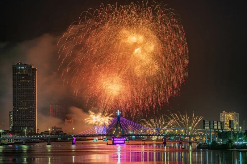 New Year's Eve Han River Buffet Dinner Cruise with Fireworks and Countdown Celebration in Seoul, Korea