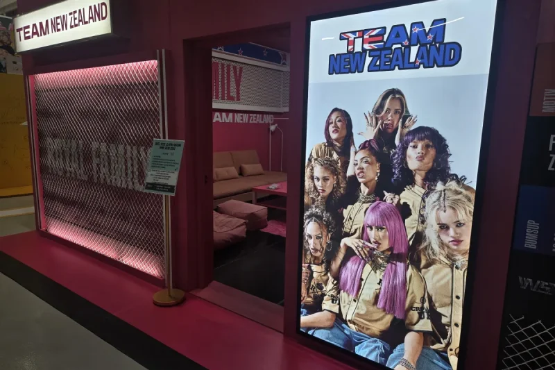 World of Street Woman Fighter 2025 - Photo Zone<Incheon Sangsang Platform> (16/64)