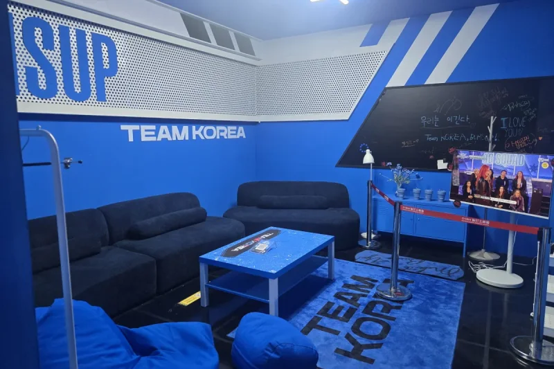 World of Street Woman Fighter 2025 - Photo Zone<Incheon Sangsang Platform> (44/64)