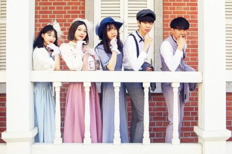 Gyeongseong Uisangsil (Traditional Costume Experience) (1/13)
