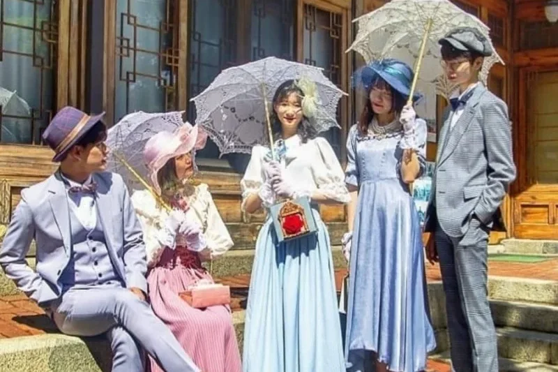Gyeongseong Uisangsil (Traditional Costume Experience) (2/13)