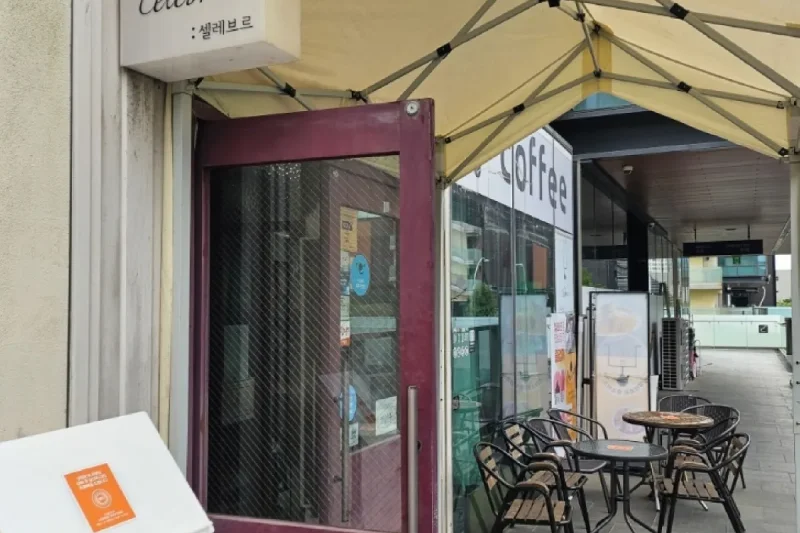 Celebre Cafe (40/40)