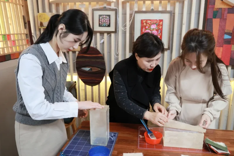 HANJISAENGGAK LeeDak Hanji Art Gallery - Incheon Sangsang Platform Branch (35/37)